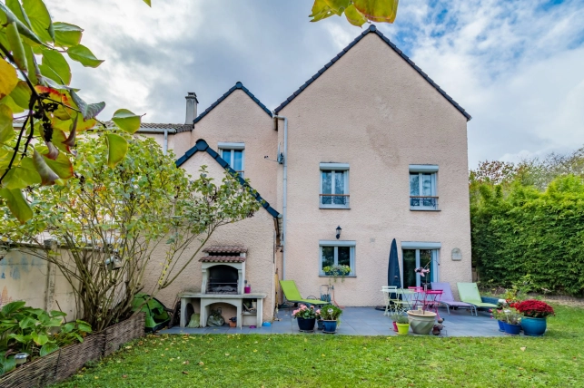 Maison à vendre 6 pièces de 127 m² à Jouy-le-Moutier