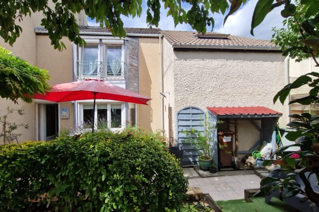 Maison à vendre 6 pièces de 117 m² à Jouy-le-Moutier