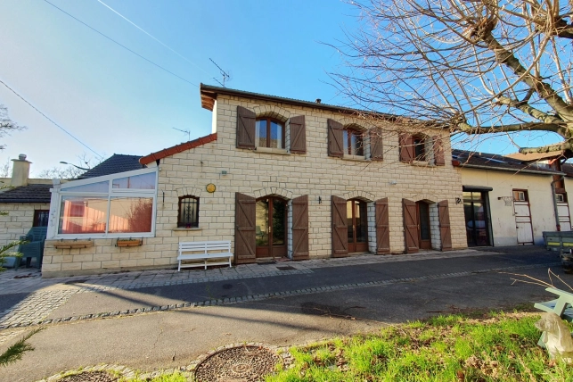 Maison à vendre 5 pièces de 133 m² à Maisons-Laffitte