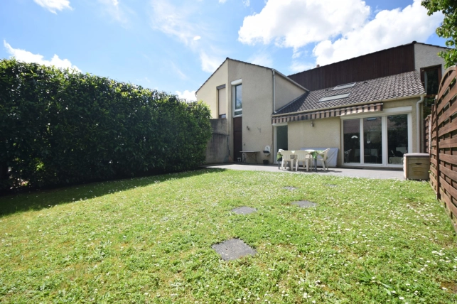 Maison à vendre 5 pièces de 85 m² à Jouy-le-Moutier