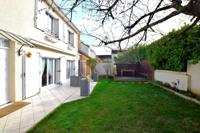 Maison à vendre 5 pièces de 100 m² à Jouy-le-Moutier