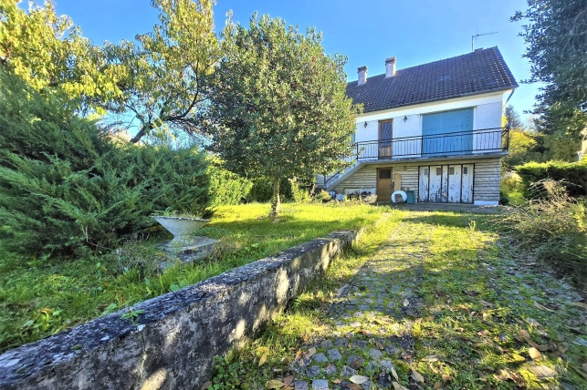 Maison à vendre 6 pièces de 132 m² à Saint-Thibault-des-Vignes