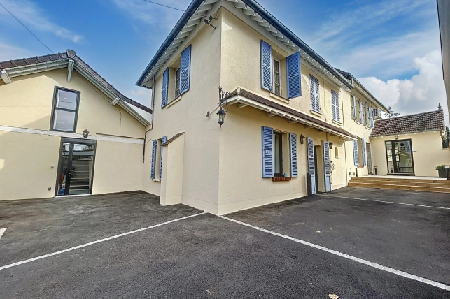 Maison à vendre 6 pièces de 163,86 m² à Éragny