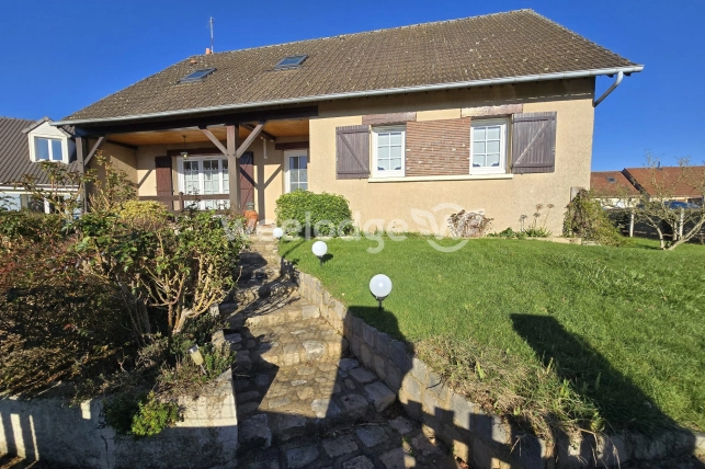 Maison à vendre 6 pièces de 142,2 m² à Bonneval