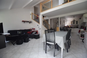 Maison à vendre 5 pièces de 85 m² à Jouy-le-Moutier