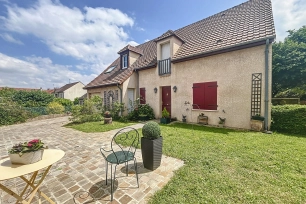 Maison à vendre 8 pièces de 156 m² à Maurecourt