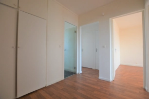 Appartement à louer 3 pièces de 65,2 m² à Saint-Germain-en-Laye