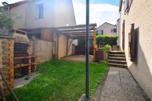 Maison à vendre 6 pièces de 103 m² à Jouy-le-Moutier