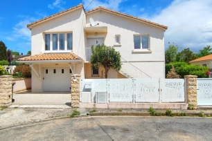 Maison à vendre 5 pièces de 118,7 m² à Ruelle-sur-Touvre