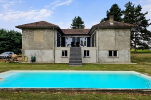 Maison à vendre 7 pièces de 218 m² à Villeneuve-lès-Bouloc