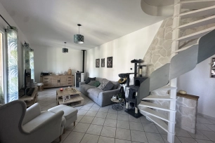 Maison à vendre 8 pièces de 163,95 m² à Brax