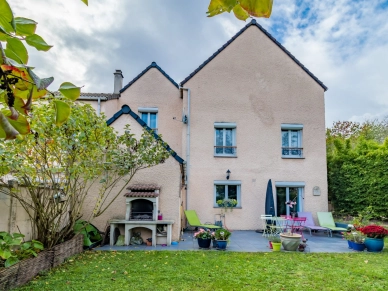 Maison à vendre 6 pièces de 127 m² à Jouy-le-Moutier