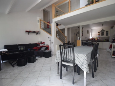 Maison à vendre 5 pièces de 85 m² à Jouy-le-Moutier