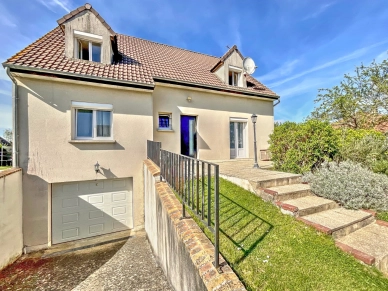 Maison à vendre 6 pièces de 136 m² à Saint-Valérien