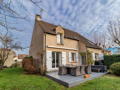 Maison à vendre 7 pièces de 145 m² à Neuville-sur-Oise