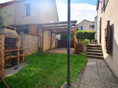 Maison à vendre 6 pièces de 103 m² à Jouy-le-Moutier