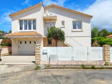 Maison à vendre 5 pièces de 118,7 m² à Ruelle-sur-Touvre