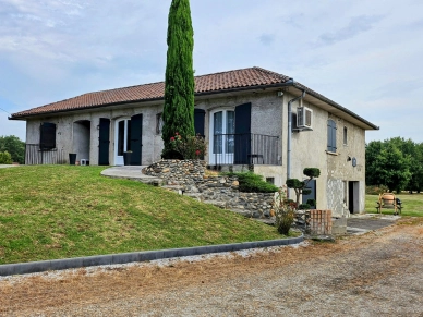 Maison à vendre 7 pièces de 218 m² à Villeneuve-lès-Bouloc