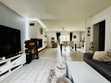 Maison à vendre 6 pièces de 139,8 m² à Éragny