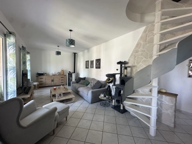 Maison à vendre 8 pièces de 163,95 m² à Brax