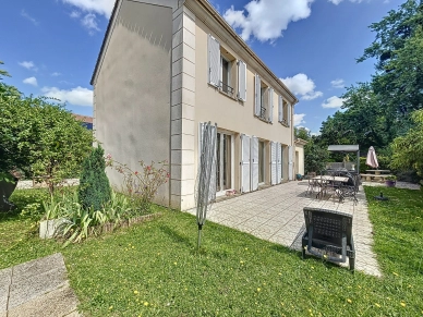 Maison à vendre 6 pièces de 138,86 m² à Éragny