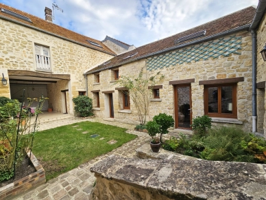 Maison à vendre 8 pièces de 232 m² à Neuville-sur-Oise