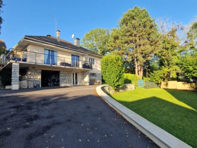 Maison à vendre 6 pièces de 133 m² à Jouy-le-Moutier