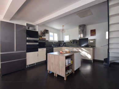 Maison à vendre 6 pièces de 128 m² à Jouy-le-Moutier